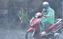 Không khí lạnh gây mưa lớn dập tắt nắng nóng 'thiêu đốt' miền Trung

