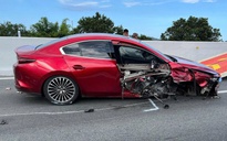 Giải cứu 3 người mắc kẹt trong ô tô sau tai nạn trên cao tốc Nha Trang - Cam Lâm