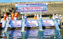 Thả cá giống tái tạo nguồn lợi thủy sản ở lòng hồ Sông Ba Hạ