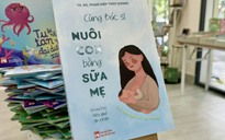 Giải đáp chuyện nuôi con bằng sữa mẹ qua sách của bác sĩ 35 năm kinh nghiệm