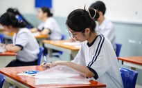 Xét tuyển ĐH 2025: Thí sinh lo lắng điểm chuẩn, trường ĐH nói gì?