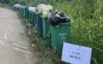 Cà Mau: Rác thải 'chiếm' hành lang bảo vệ đê biển Tây