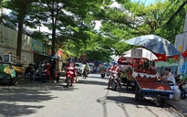 Có biển cấm vẫn buôn bán lấn chiếm lòng lề đường