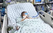 Bác sĩ: Cảnh giác tay chân miệng khi thấy trẻ sốt cao, nổi hồng ban mụn nước