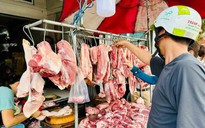 Giá lợn hơi giảm mạnh, người tiêu dùng e ngại thịt lợn