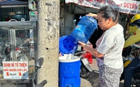 Lan tỏa trên mạng xã hội: Tủ bánh mì 'kỳ lạ' ở Chợ Lớn