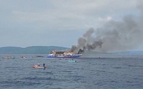 Cháy phà chở hàng trăm người ở Indonesia