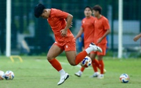 Trung vệ U.23 Việt Nam biểu diễn kỹ thuật như Neymar, Đình Bắc trở lại tươi rói