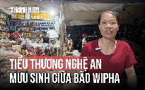 Tiểu thương Nghệ An vẫn mua bán giữa bão Wipha