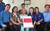 Thế hệ trẻ tri ân các mẹ Việt Nam anh hùng