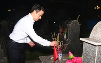 Ông Ngô Văn Cương cùng giới trẻ tham gia Lễ thắp nến tri ân tại Tuyên Quang