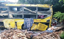 Vụ lật xe khách, 10 người chết: Vì sao xe không được cấp phép vẫn hoạt động?
