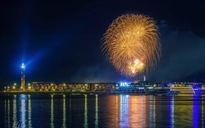 'Đại tiệc pháo hoa' bên vịnh Hạ Long mỗi cuối tuần