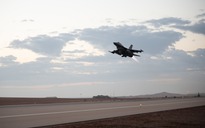 F-16 chặn máy bay vi phạm vùng cấm trên sân golf của Tổng thống Trump