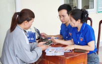 Lớp học tiếng Anh miễn phí và 102 đội hỗ trợ người dân