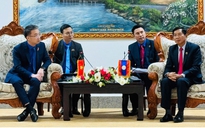 Anh Nguyễn Tường Lâm chào xã giao Bí thư Tỉnh ủy, Chủ tịch tỉnh Vientiane