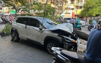 Ô tô tông loạt xe máy ở Hà Nội, nhiều người bị thương