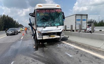 Tai nạn trên cao tốc TP.HCM - Trung Lương khiến hành khách hoảng loạn