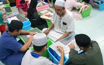 Bên trong thánh đường Hồi giáo ở TP.HCM có lớp học tiếng Chăm duy trì suốt hàng chục năm