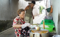 Quán bún riêu 40 năm ở miền Tây: Ông bà U.80 bán tô 5.000 đồng vẫn vui