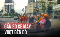 Gần 20 xe máy nối đuôi vượt đèn đỏ ở trung tâm TP.HCM