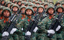 16.000 chiến sĩ hợp luyện diễu binh dưới trời mưa tầm tã