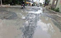 Đường sình lầy, đi lại khó khăn