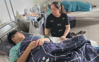 Con trai 16 tuổi bị côn đồ đánh mù mắt: Người mẹ nghèo mờ mịt tương lai