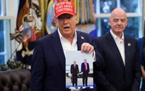 Tổng thống Trump khoe ảnh chụp chung với Tổng thống Putin