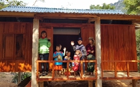 Chung dòng máu Lạc Hồng: 'Siêu thầu' xóa nhà tạm vùng cao