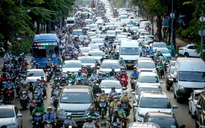 Kiểm soát khí thải ô tô: Xe cũ 'thoát', xe mới lại siết?