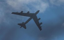 Oanh tạc cơ B-52 suýt va chạm 2 máy bay dân sự trong 1 ngày