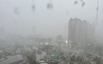 TP.HCM đang mưa như trút nước