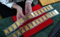 Giá vàng hôm nay 30.8.2025: Xô đổ mọi kỉ lục, tiến lên mốc 131 triệu đồng/lượng