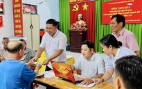 TP.HCM: Người dân phường Phú Lợi quá bất ngờ vì được nhận tiền lễ Quốc khánh sớm