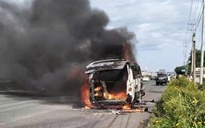 TP.HCM: Ô tô cháy dữ dội khi đang chạy trên quốc lộ 51