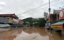 Dìu nhau qua hoạn nạn