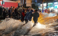 Thời tiết TP.HCM: Hội tụ gió vùng biển từ Lâm Đồng đến Đồng Tháp, dự báo mưa lớn