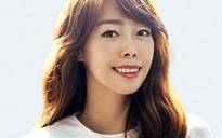 Nữ ca sĩ Lee Min đột ngột qua đời