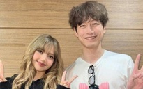 Lisa (BlackPink) đăng ảnh cầu hôn khiến fan choáng váng