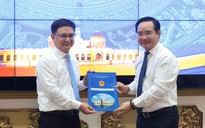 Trao quyết định phê chuẩn ông Nguyễn Mạnh Cường làm Phó chủ tịch UBND TP.HCM