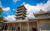 Ngôi chùa 'độc nhất miền Tây' xây dựng từ hàng chục ngàn viên đá nguyên khối