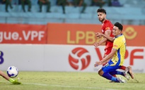 CLB Hà Nội bại trận, chìm sâu trong khủng hoảng: Thể Công Viettel đi tiếp ở Cúp quốc gia