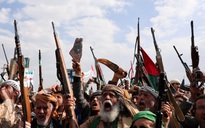 Israel tấn công cảng Hodeida ở Yemen, Houthi trả đũa