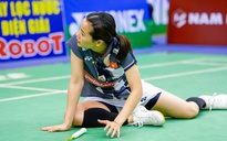 Tay vợt Nguyễn Thùy Linh gặp chấn thương gì, vì sao không có HLV đi cùng?