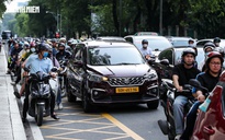 Cho rẽ phải khi đèn đỏ ở TP.HCM: Xin đường không được, còn bị la mắng