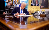 Tổng thống Trump nâng phí thị thực H-1B lên 100.000 USD