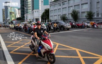 Cho rẽ phải khi đèn đỏ ở TP.HCM: Hình ảnh hiếm thấy ở các giao lộ