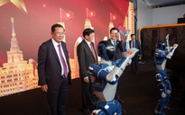 Lãnh đạo Lào, Campuchia thăm triển lãm thành tựu và giao lưu cùng robot hình người 'make in Vietnam'