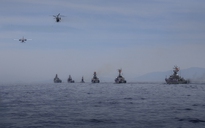 Tàu ngầm Kilo, trực thăng săn ngầm lần đầu tiên diễu binh trên biển